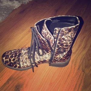 Winter boots-NEVER WORN